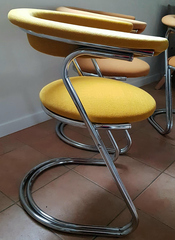 fauteuil vintage coloris jaune